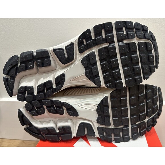 Women’s Nike Zoom Vomero 5 Running Shoes Pearl White/Chrome Light Bone 10 NIB! - Picture 4 of 16